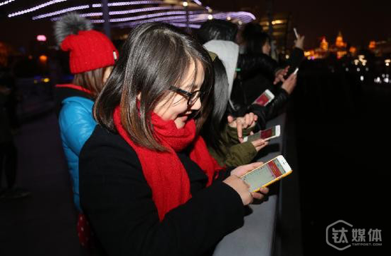 1800萬(wàn)人參與的紅包照片 如何避免成傳黃利器？