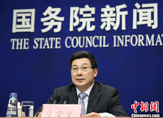 國(guó)家互聯(lián)網(wǎng)信息辦公室副主任莊榮文在介紹相關(guān)情況。